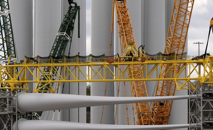 Federal judge lifts administration halt of offshore wind farm in New England