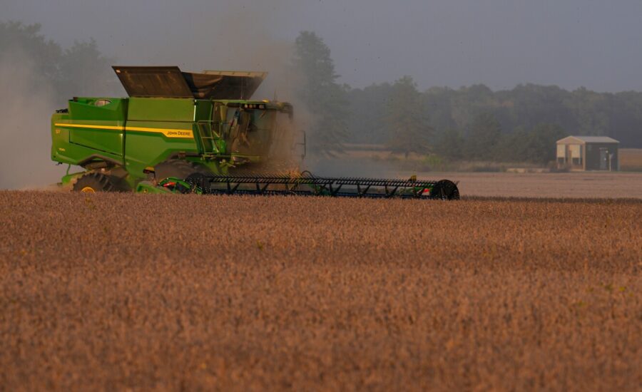 Trump plans aid package for US soybean farmers while seeking trade deal with China