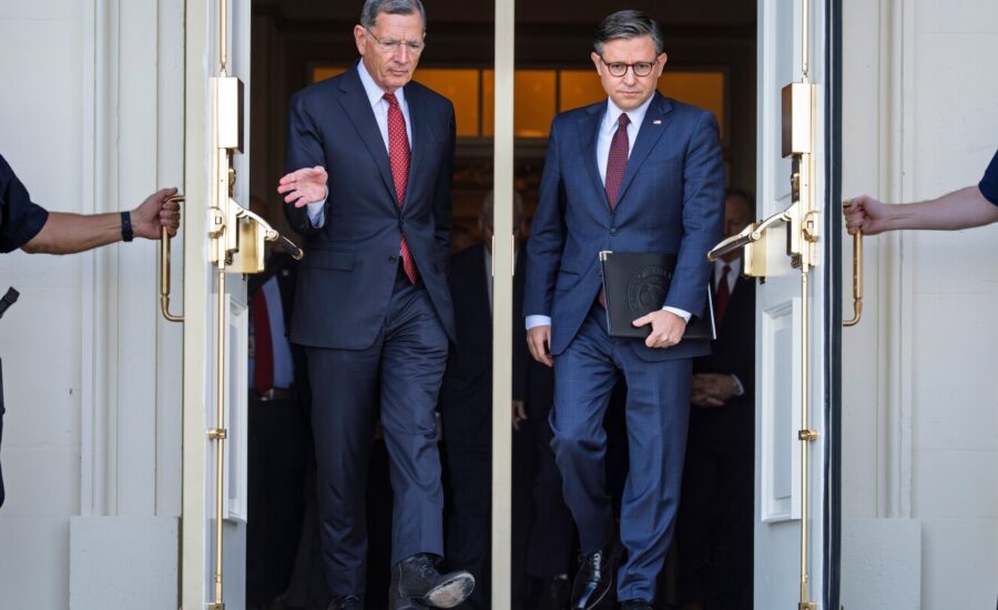 Shutdown stalemate set to drag into sixth week as Trump pushes Republicans to change Senate rules