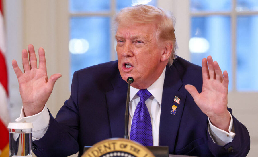 Trump meets US oil bosses to discuss Venezuela extraction