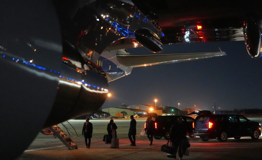 Air Force One returns to Washington area due to minor electrical issue