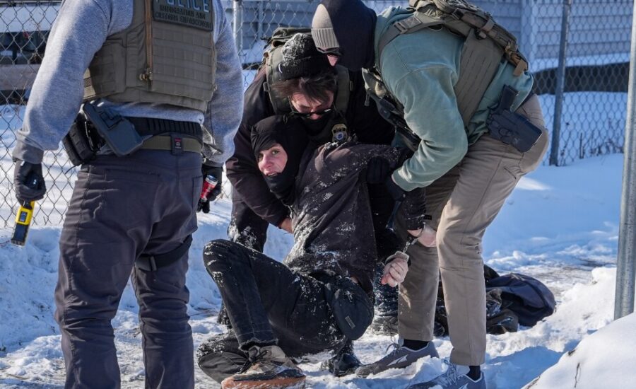 DHS lawyer removed after telling judge ‘this job sucks’