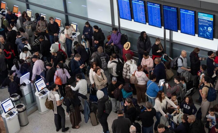 TSA lines worsen as airports face mounting strain…