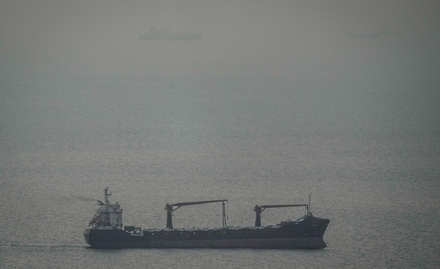 Trump’s shifting strategy on the Strait of Hormuz drives criticism