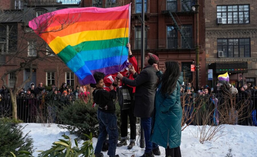 Feds to keep flying rainbow Pride flag at NY Stonewall monument…