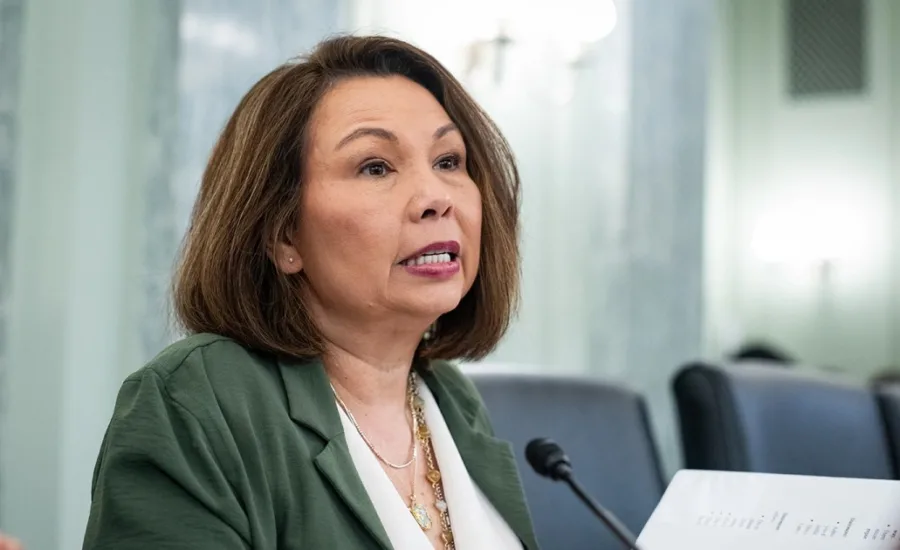 Sen. Duckworth urges FAA to reject pressure to approve Trump’s triumphal arch